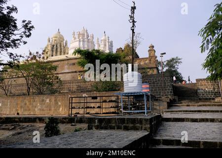 08 dicembre 2022, Pune, India, Bhuleshwar Tempio vicino Pune India, Hill top tempio del dio indù shiva, ci sono molti turisti che vengono a vedere questi hi Foto Stock