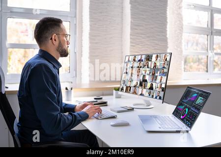 Visualizzazione del dashboard KPI nella videoconferenza chiamata di riunione Foto Stock