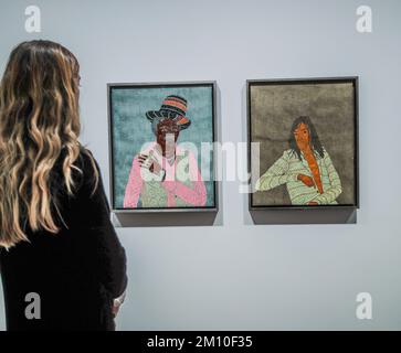 Londra UK 09 Dic 2022 (L) U-Roy,(R) Iggy Pop.prima mostra personale di nuovi dipinti di Stephen Chambers, una grande serie di 100 ritratti mostrati per primi durante la Biennale di Venezia 2017, la mostra si svolge dal 09 dicembre al 20 gennaio 2023, Vigo Gallery, Londra. .Paul Quezada-Neiman/Alamy Live News Foto Stock