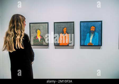 Londra UK 09 Dic 2022 (L) licenza McKechnie, (M) Lyce Doucet, (R) Diego el Cigala.prima mostra personale di nuovi dipinti di Stephen Chambers, una grande serie di 100 ritratti mostrati per primi durante la Biennale di Venezia 2017, la mostra si svolge dal 09 dicembre al 20 gennaio 2023, Vigo Gallery, Londra. .Paul Quezada-Neiman/Alamy Live News Foto Stock