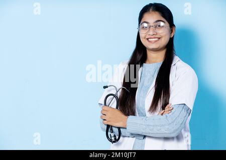 ritratto di giovane studentessa medica Foto Stock