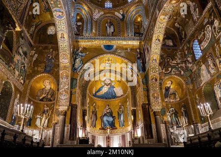 Mosaici all'interno della Cappella Palatina, la cappella dei re normanni nel Palazzo reale. Palermo. Sicilia. Italia. Foto Stock