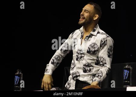 LAS VEGAS, NV - 8 DICEMBRE: Santiago Ponzinibbio interagisce con i media durante la Giornata dei media UFC 282 all'UFC Apex il 8 dicembre 2022, a Las Vegas, Nevada, Stati Uniti. (Foto di Diego Ribas/PxImages) Foto Stock