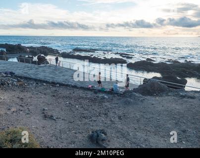 Alcala, Tenerife, Isole Canarie, Spagna, dicembre 20, 2021: Piscina di roccia marina naturale presso il Gran Melia Palacio de Isora Resort, presso il villaggio di Alcala sul Foto Stock