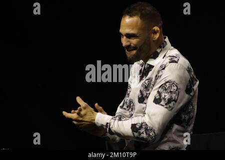 Las Vegas, Nevada, Stati Uniti. 08th Dec, 2022. UFC Apex LAS VEGAS, NV - DICEMBRE 8: Santiago Ponzinibbio interagisce con i media durante la Giornata dei media UFC 282 all'UFC Apex il 8 Dicembre 2022, a Las Vegas, Nevada, Stati Uniti. (Foto di Diego Ribas/PxImages) (Diego Ribas/SPP) Credit: SPP Sport Press Photo. /Alamy Live News Foto Stock