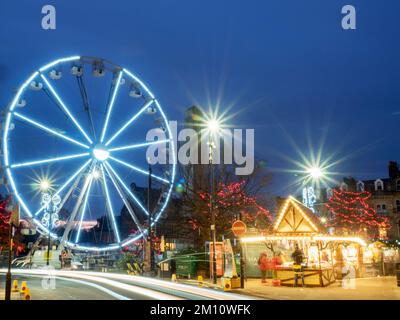 Ruota panoramica al tramonto al mercatino di Natale di Harrogate nel dicembre 2022 Harrogate North Yorkshire England Foto Stock