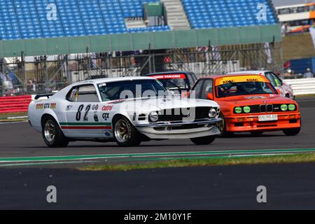 Peter Hallford, Josh Cook, Ford 1970 Boss Mustang, Alex Elliott, BMW E30 M3, una griglia impressionante per il Tony Dron Memorial Trophy per MRL Historic Tou Foto Stock