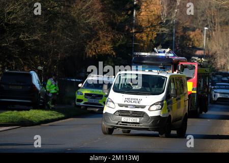 Presteigne, Powys, Galles – Venerdì 9th dicembre 2022 – polizia e servizi antincendio assistono a un incidente presso lo stabilimento Teledyne Labtech di Presteigne. Palestina Action ha rivendicato la responsabilità di entrare nello strumento Labtech che si dice fornisca radar a Israele. Foto Steven Maggio / Alamy Live News Foto Stock