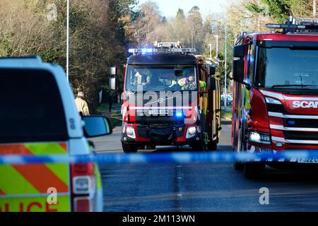 Presteigne, Powys, Galles – Venerdì 9th dicembre 2022 – polizia e servizi antincendio assistono a un incidente presso lo stabilimento Teledyne Labtech di Presteigne. Palestina Action ha rivendicato la responsabilità di entrare nello strumento Labtech che si dice fornisca radar a Israele. Foto Steven Maggio / Alamy Live News Foto Stock