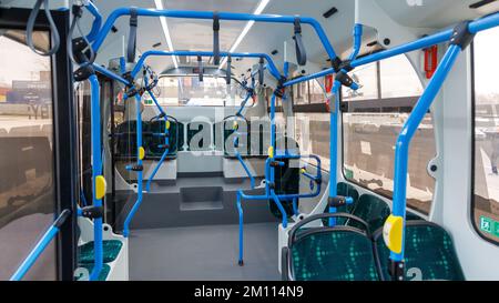 Inizio dei test sugli autobus alimentati a idrogeno a Havirov, Repubblica Ceca, 5 dicembre 2022. (Foto CTK/Petr Sznapka) Foto Stock