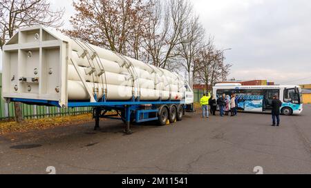 Inizio dei test sugli autobus alimentati a idrogeno a Havirov, Repubblica Ceca, 5 dicembre 2022. (Foto CTK/Petr Sznapka) Foto Stock