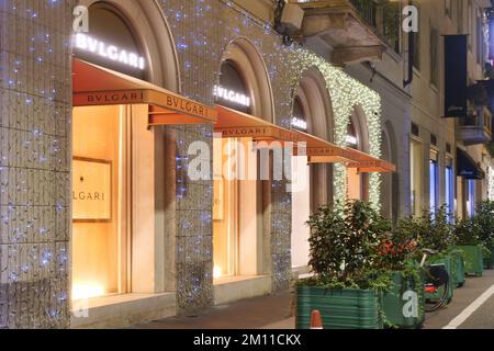 Decorazioni natalizie in quartiere della moda, via Montenapoleone, della Spiga e del Gesù Milano, Lombardia, Italia Foto Stock