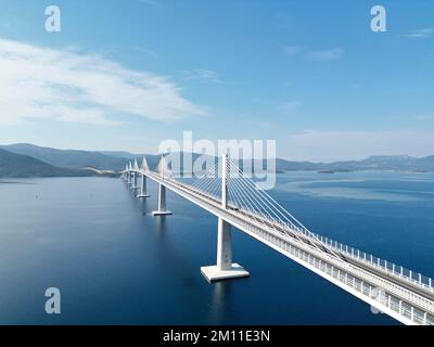 Ponte Peljesac, ponte sospeso Croazia drone vista aerea estate Foto Stock