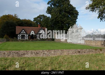 Chirk Castello terreni cancello ornato Foto Stock