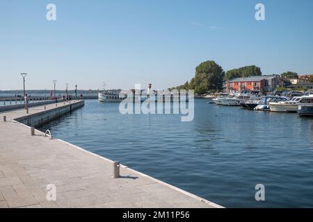 Waren, Müritz, porto cittadino durante il giorno, Meclemburgo-Pomerania occidentale, Germania Foto Stock