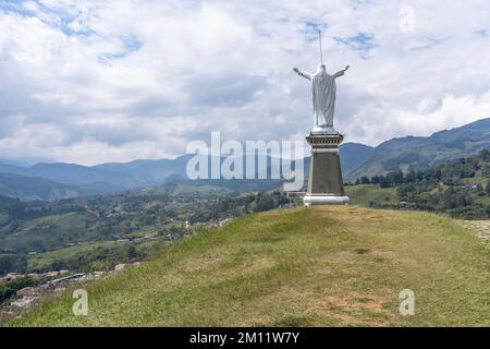 Sud America, Colombia, Departamento de Antioquia, Ande colombiane, Jericó, Statua Cristo Redentor sul punto di vista su Jericó Foto Stock