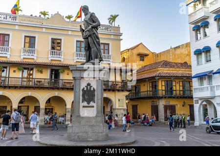 Sud America, Colombia, Departamento de Bolívar, Cartagena de Indias, Ciudad Amurallada, Statua di Pedro de Heredia sulla Plaza de los Coches Foto Stock