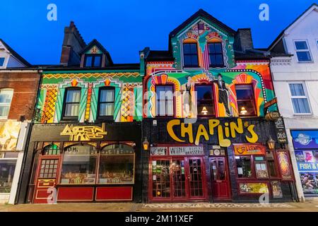 Inghilterra, Dorset, Bournemouth, Boscombe, Chaplin's Wine Bar e Modern Times Restaurant Foto Stock