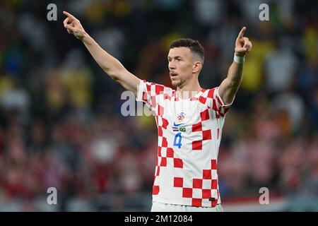 Al Rajjan, Qatar. 09th Dec, 2022. Calcio, Coppa del mondo 2022 in Qatar, Croazia - Brasile, quarti di finale, al Education City Stadium, i gesti Ivan Perisic della Croazia durante la partita. Credit: Robert Michael/dpa/Alamy Live News Credit: Robert Michael/dpa/Alamy Live News Foto Stock