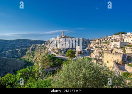 Matera, Provincia di Matera, Basilicata, Italia, Europa. A destra Sasso Barisano, a sinistra Sasso Caveoso, tra il Civita e il Duomo. Foto Stock