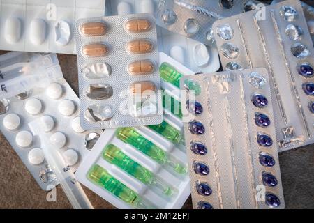 blister di medicinali, varie forme e colori Foto Stock