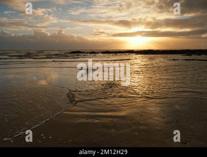 Tramonto - St Leonards sulla spiaggia di mare. REGNO UNITO Foto Stock