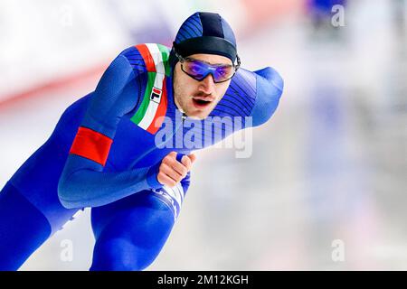 CALGARY, CANADA - 9 DICEMBRE: Francesco Betti d'Italia gareggia sul gruppo B maschile 1500m durante la ISU Speed Skating World Cup 3 il 9 dicembre 2022 a Calgary, Canada (Foto di Andre Weening/Orange Pictures) Credit: Orange Pics BV/Alamy Live News Foto Stock