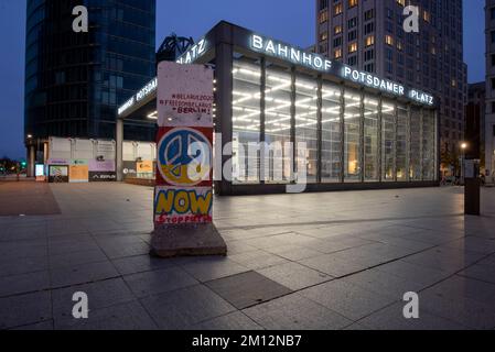 Stazione ferroviaria Potsdamer Platz, ingresso, Berlino, Germania Foto Stock