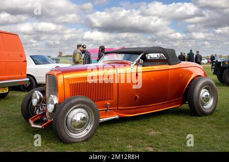 1932 Ford Model 18 Hot Rod ‘904 YUU’ in mostra allo Scramble di ottobre tenutosi presso il Bicester Heritage Centre il 9th ottobre 2022. Foto Stock