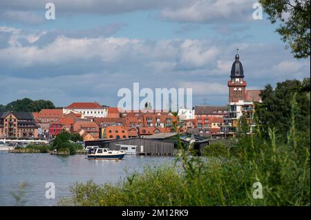 Germania, Meclemburgo-Pomerania occidentale, Distretto dei Laghi di Meclemburgo, Waren (Müritz), paesaggio urbano, St Chiesa di Maria Foto Stock