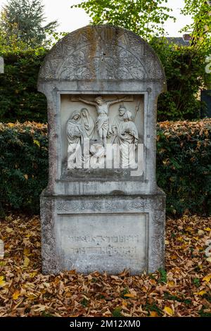 Germania, Gescher, Berkel, parco naturale Hohe Mark Westmuensterland, Muensterland, Westfalia, Renania settentrionale-Vestfalia, cimitero Gescher, Stazioni della Croce di Heinrich Moors, stazioni della Croce 'Gesù muore sulla croce'. Foto Stock