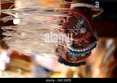 Gingerbread cuori al mercatino di Natale Foto Stock