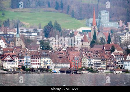 Centro storico con Chiesa di San Michele, Zug, Canton Zug, Svizzera, Europa Foto Stock