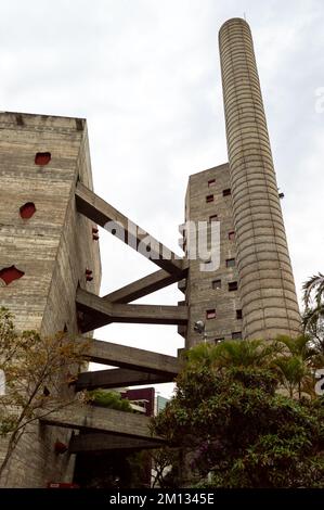 Edificio SESC Pompeia a San Paolo, Brasile. Agosto 2022. Edificio modernista in cemento di Lina Bo Bardi Foto Stock