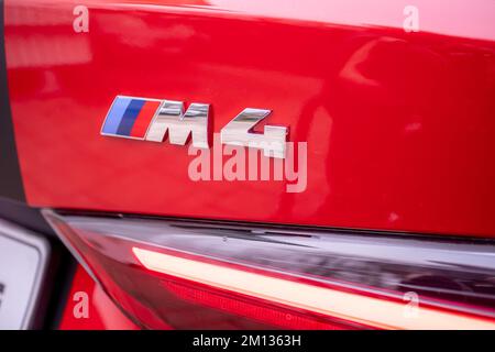 Slovenia, Lubiana - 25 novembre 2022: Red BMW M4 Foto Stock