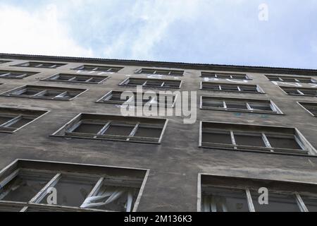 Facciata di edificio, antico edificio, vicino Ostbahnhof, Berlino, Germania, Europa Foto Stock