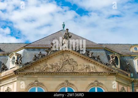 Palazzo nuovo, Piazza del Palazzo, Stoccarda-Mitte, stile architettonico tardo barocco, dettaglio, facciata, ornamento, figure, Baden-Württemberg, Germania, Euro Foto Stock
