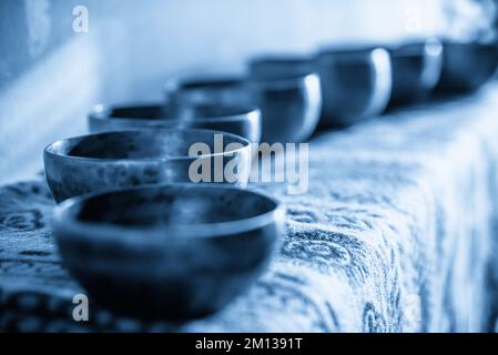 Accessori per massaggio sonoro. Le campane tibetane il trattamento Foto Stock