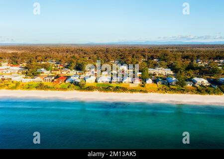 Lungomare di Callala Beach Resort sulla spiaggia di sabbia bianca nella baia di Jervis costa pacifica dell'Australia. Foto Stock