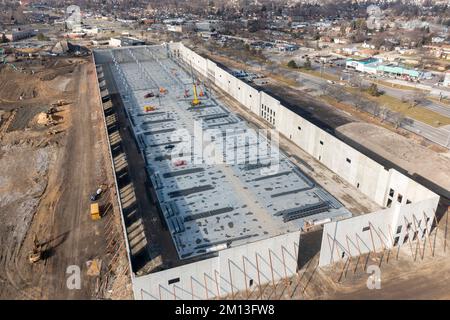 Harper Woods, Michigan - Un enorme sviluppo di e-commerce sta aumentando sul sito dell'ex Eastland Shopping Center, che ha chiuso dopo anni di decli Foto Stock