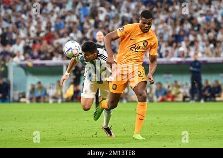 9th dicembre 2022: Lusail Stadium, Lusail, Qatar: Coppa del mondo FIFA, quarti di finale, Paesi Bassi contro Argentina: Marc Acuna Argentina e Denzel Dumfries Ned Foto Stock