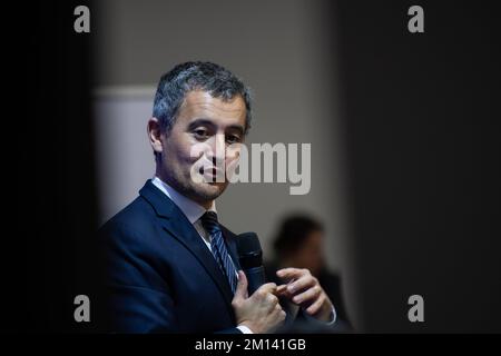 Sollies Pont, Francia. 09th Dec, 2022. Gerald Darmanin, Ministro degli interni e dei territori d'oltremare, interviene durante l'incontro. Gerald Darmanin incontra a Sollies-Pont (Var) i membri dell'associazione dei sindaci del Var e i rappresentanti eletti locali per lanciare la grande concertazione relativa alla creazione di 200 brigate di Gendarmerie Nazionale su tutto il territorio nazionale. (Foto di Laurent Coust/SOPA Images/Sipa USA) Credit: Sipa USA/Alamy Live News Foto Stock