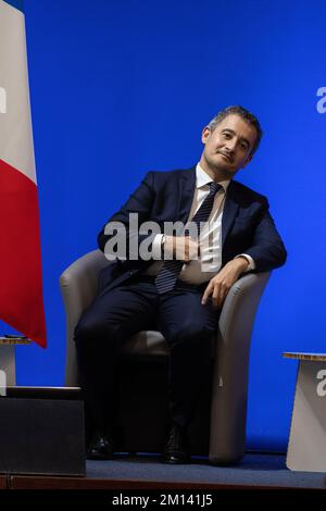 Sollies Pont, Francia. 09th Dec, 2022. Gerald Darmanin Ministro degli interni e dei territori d'oltremare è visto durante l'incontro. Gerald Darmanin incontra a Sollies-Pont (Var) i membri dell'associazione dei sindaci del Var e i rappresentanti eletti locali per lanciare la grande concertazione relativa alla creazione di 200 brigate di Gendarmerie Nazionale su tutto il territorio nazionale. Credit: SOPA Images Limited/Alamy Live News Foto Stock