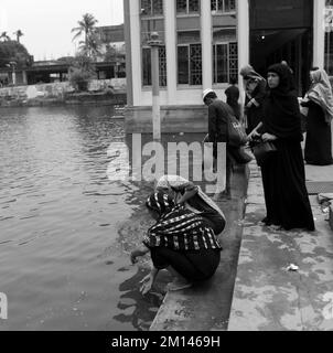 Preghiera di Maij Bhandari e Mahfil Darber Sharif Foto Stock