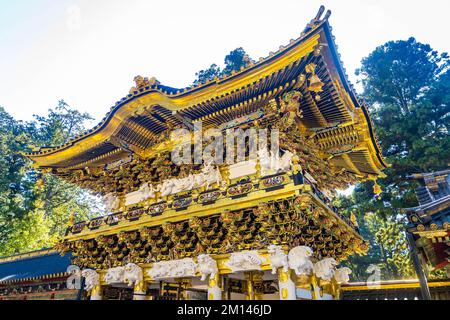 Golden Yomeimon Gate al Santuario Toshogu a Nikko Giappone primo piano Foto Stock