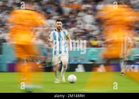 Lusail, Qatar. 10th Dec, 2022. 10 dicembre 2022: LUSAIL, QATAR - 9 DICEMBRE: Lionel messi guida la palla durante la finale di Coppa del mondo FIFA Qatar 2022 quarto incontro tra Paesi Bassi e Argentina al Lusail Stadium il 09 dicembre 2022 a Lusail, Qatar. (Credit Image: © Florencia Tan Jun/PX Imagens via ZUMA Press Wire) Credit: ZUMA Press, Inc./Alamy Live News Foto Stock