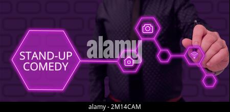 Scrittura visualizzazione di testo Stand Up Comedy. Comico di idea di affari che parla davanti al pubblico dal vivo Foto Stock