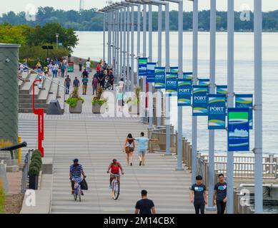 Il lungofiume sul fiume Detroit nella città di Detroit, Michigan, Stati Uniti. Foto Stock