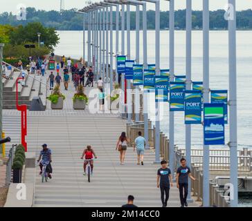 Il lungofiume sul fiume Detroit nella città di Detroit, Michigan, Stati Uniti. Foto Stock