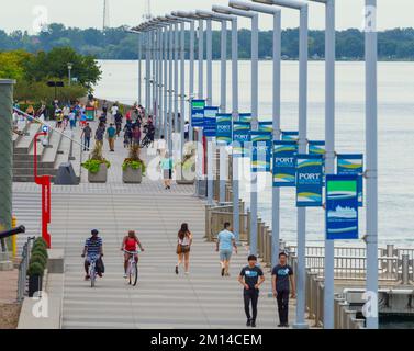 Il lungofiume sul fiume Detroit nella città di Detroit, Michigan, Stati Uniti. Foto Stock